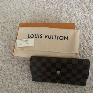 Louis Vuitton Darmier International wallet